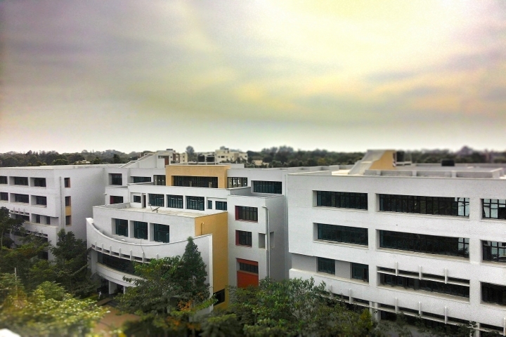 https://cache.careers360.mobi/media/colleges/social-media/media-gallery/4766/2019/4/16/Campus View of BMS Institute of Technology and Management Bangalore_Campus-View.jpg